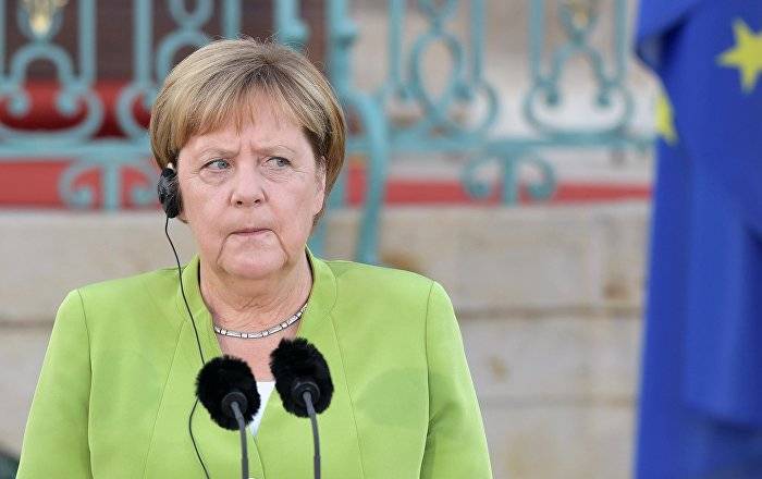 Меркель снова затрясло, но болеть она не собирается