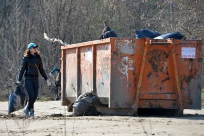 В России оценили дефицит мусорных контейнеров