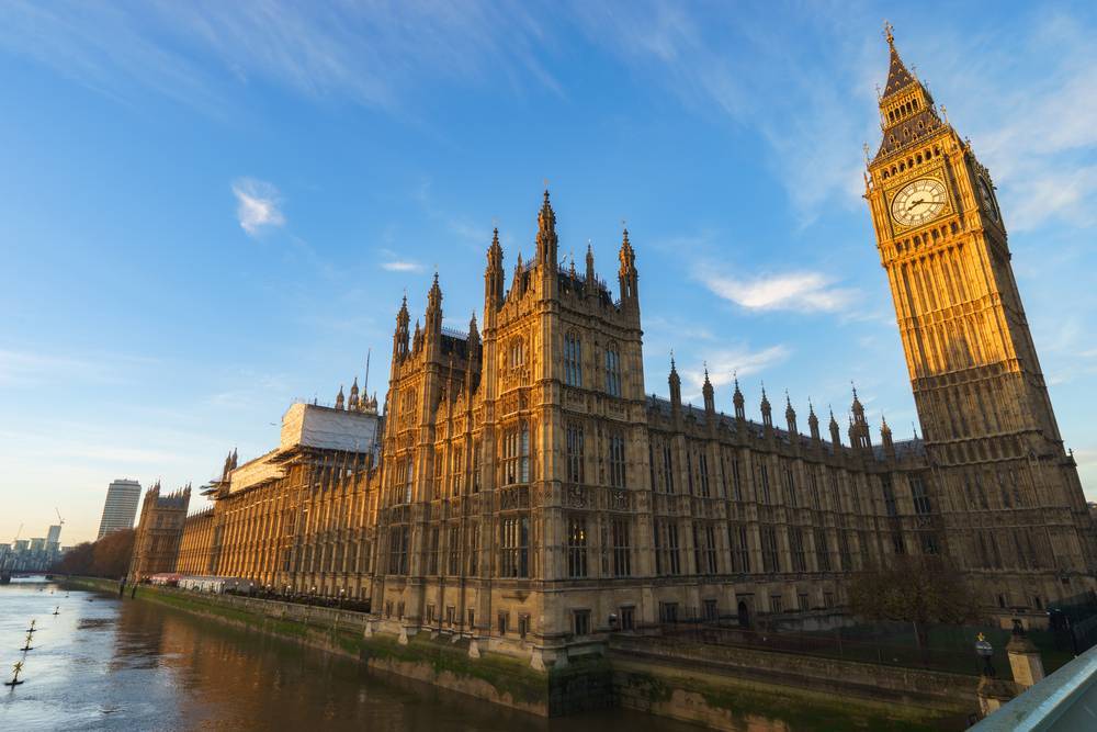 Британские депутаты работают в приподнятом настроении: в здании парламента нашли следы кокаина