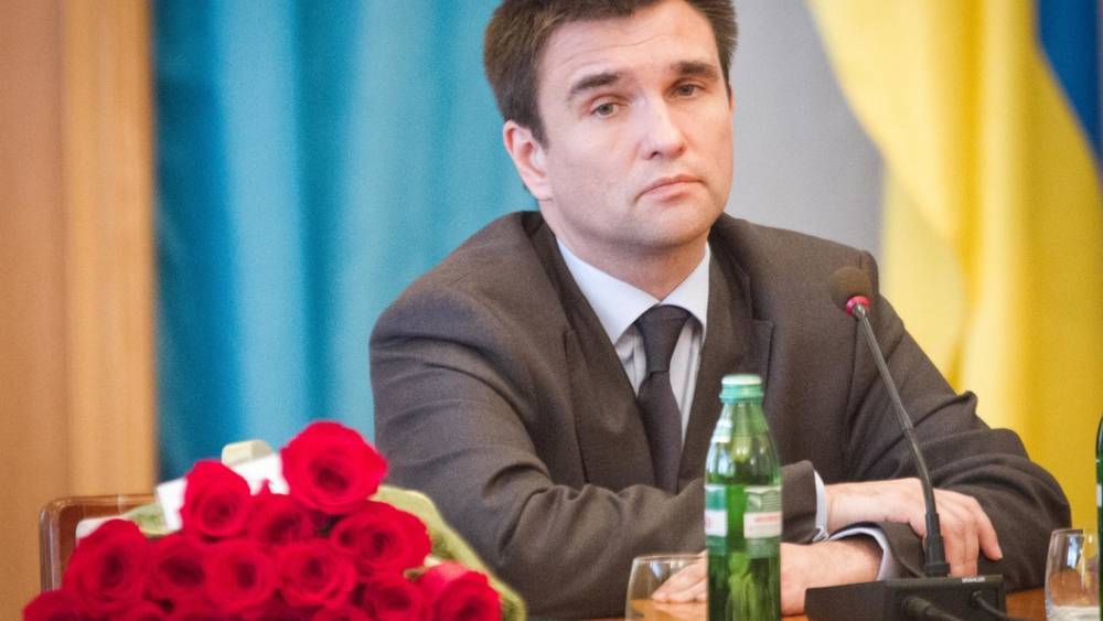 "Считает своего президента за дурака": Высокие отношения главы государства и министра Украины оценили в Сети