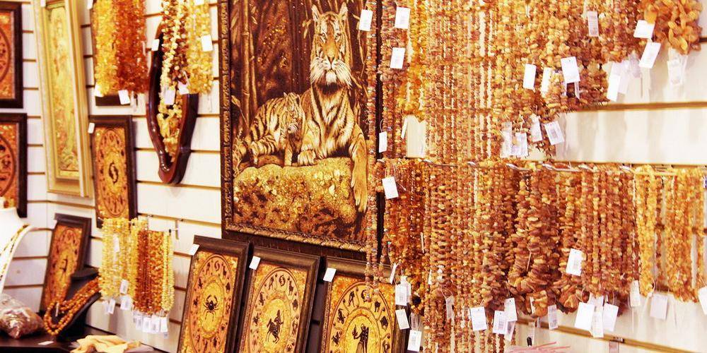 В Калининграде полицейские украли из янтарного магазина камни на 14 млн