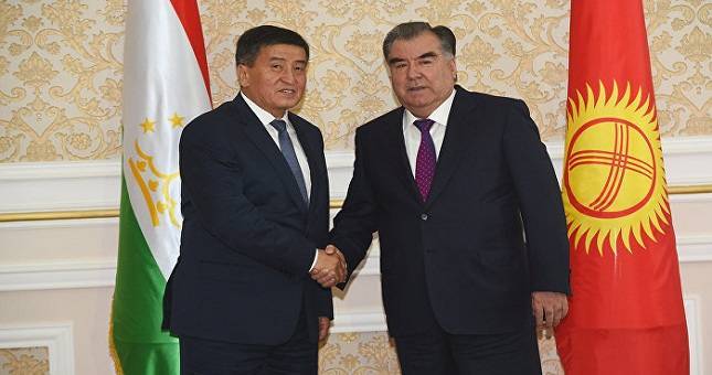 Жээнбеков поздравил Эмомали Рахмона и народ Таджикистана с Днем национального единства