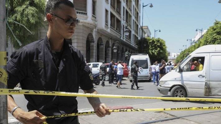 Ветеран СВР не отпустил бы семью в Тунис еще до взрывов и смерти президента