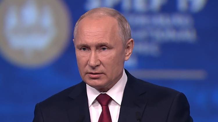 БРИКС могут активнее применять расчеты в нацвалютах, заявил Путин