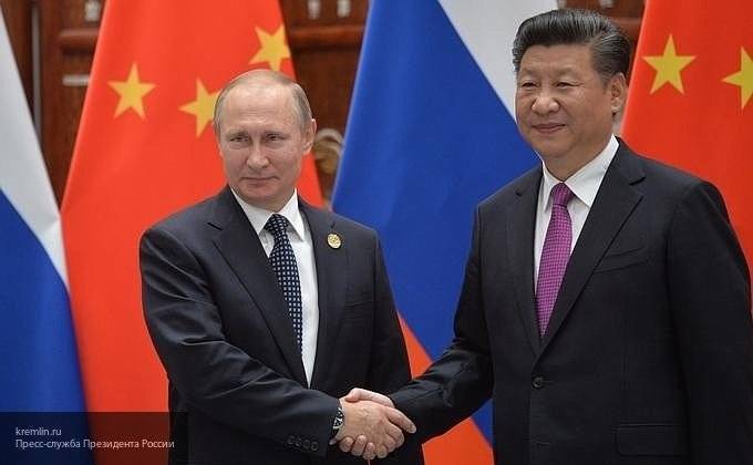 Путин и Си Цзиньпин побеседовали после встречи лидеров БРИКС