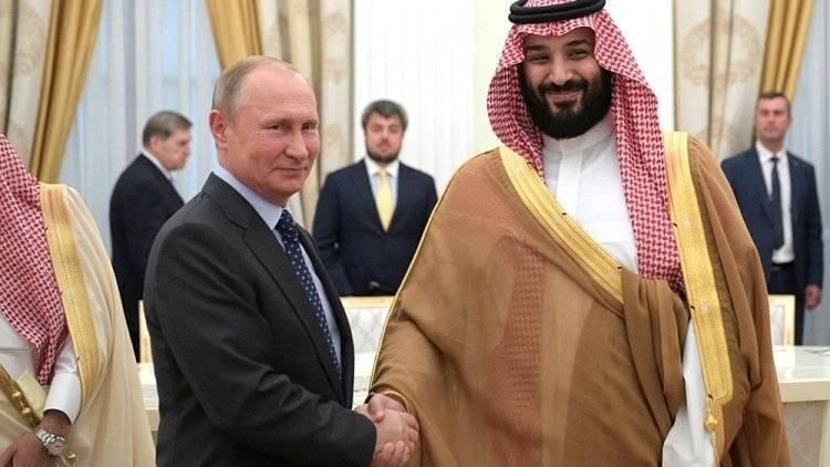 Путин и наследный принц Саудовской Аравии пожали друг другу руки перед саммитом