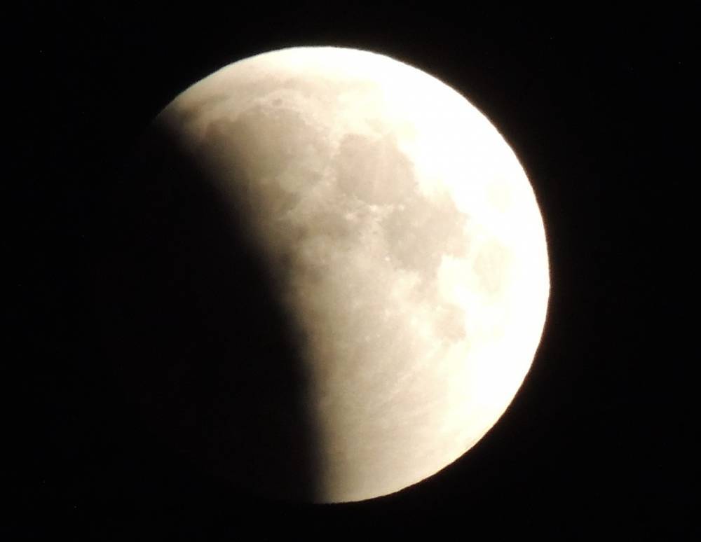 Астраханцы смогут увидеть частное лунное затмение