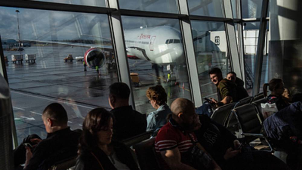 Более 350 пассажиров, из них – 72 ребенка: Российские туристы застряли в турецкой Анталье