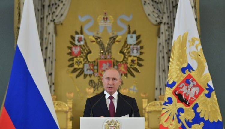 Путин: Систему соцгарантий для военных и правоохранителей усовершенствуют