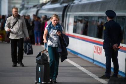 Кража полутора километров кабеля сбила движение поездов между Москвой и Питером