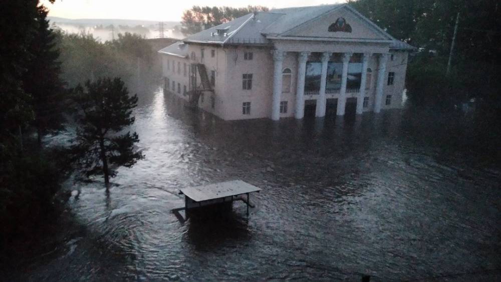 Сильнейшее наводнение сносит города и села в Иркутской области