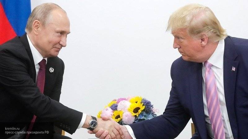 Трамп шутливо попросил Путина "не вмешиваться в выборы" на встрече в Осаке