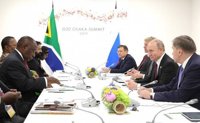 Путин обсудил с&nbsp;президентом ЮАР подготовку к&nbsp;саммиту «Россия&nbsp;— Африка» — Новости политики, Новости России — EADaily