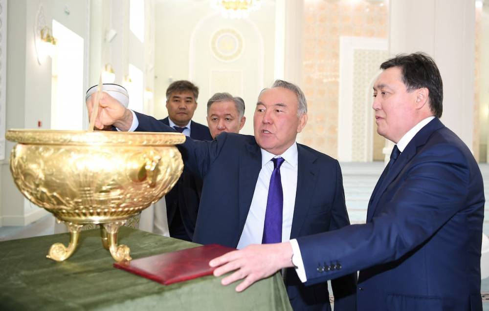 Назарбаеву показали новую столичную мечеть (фото)