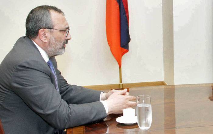 Никол Пашинян назначил Карена Мирзояна послом по особым поручениям