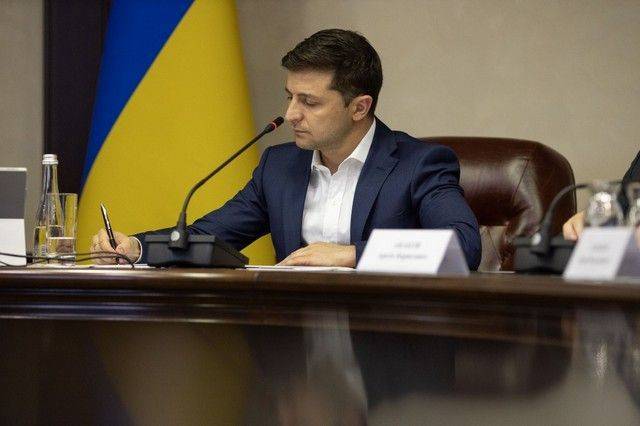 Зеленский выдал паспорта 14 иностранцам, воевавшим на Донбассе за Киев