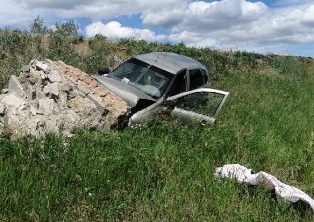 В Башкирии водитель погиб, врезавшись в бетонный блок