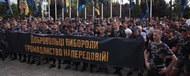 Зеленский начал выдачу украинских паспортов иностранным боевикам | Политнавигатор