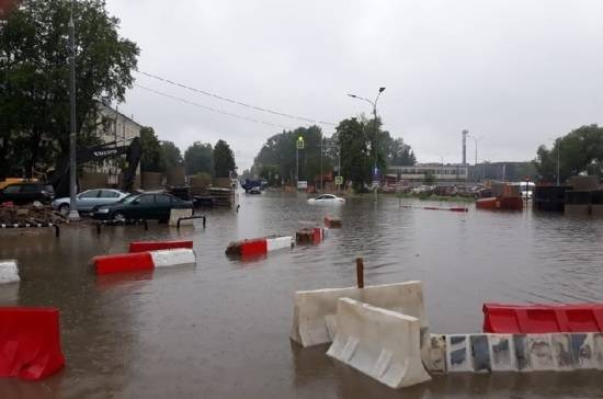 Участок дороги в сторону аэропорта Шереметьево перекрыли из-за подтопления