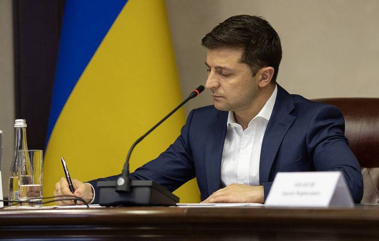 Зеленский предоставил украинское гражданство 14 иностранцам, воевавшим в Донбассе