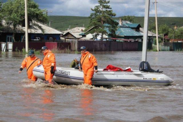 В Иркутской области пожилой мужчина и ребенок пропали во время паводка