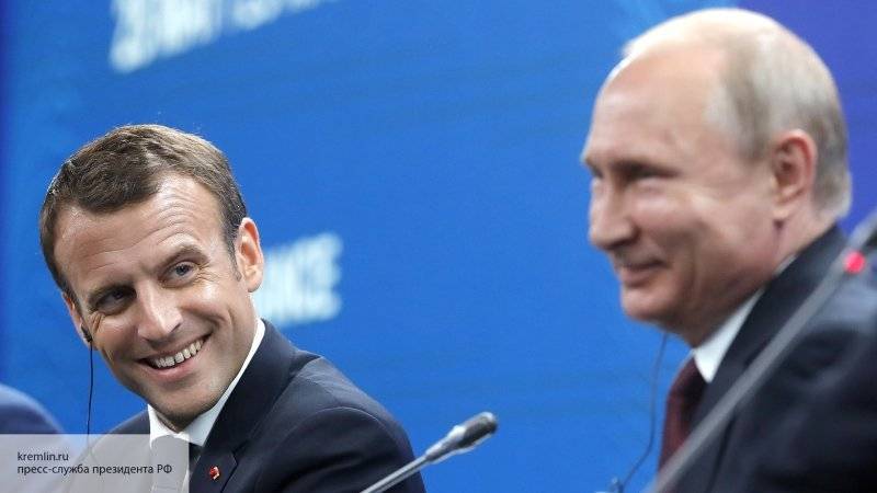 Макрон приветствовал Путина по-русски