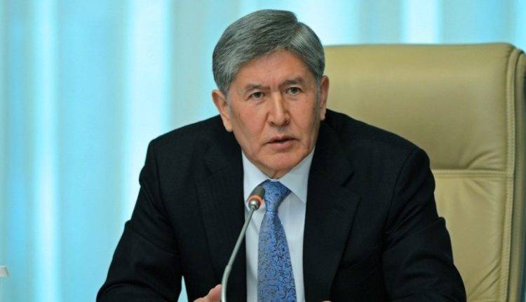 Алмазбека Атамбаева лишили статуса экс-президента Кыргызстана