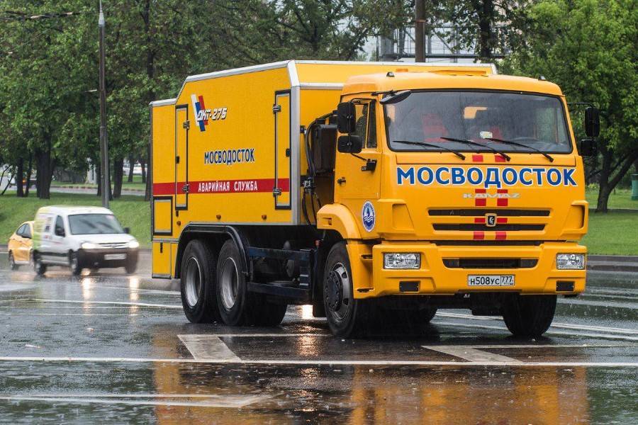 Более 180 единиц техники Мосводостока дежурит из-за дождя