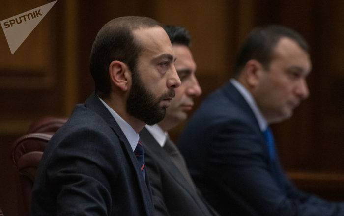 На форум "Развитие парламентаризма": делегация Армении во главе с Мирзояном едет в Москву
