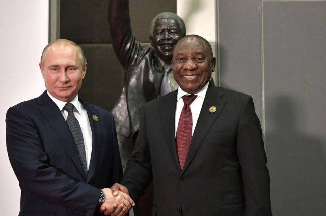 Путин пригласил президента ЮАР в Сочи