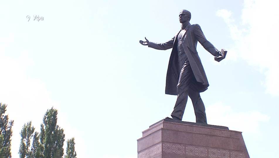В Уфе открыли памятник поэту и общественному деятелю Шайхзаде Бабичу