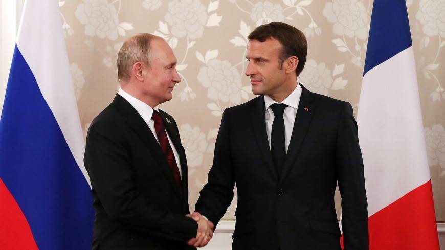 Путин пригласил Макрона в Россию на празднование 75-летия Победы
