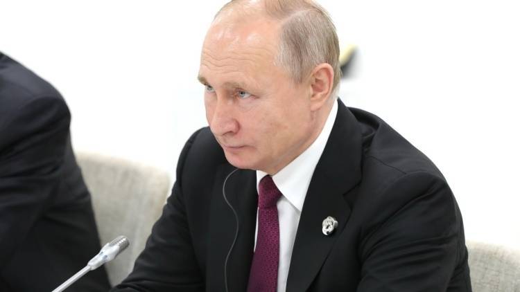 Путин принес термокружку на ужин в честь лидеров стран G20