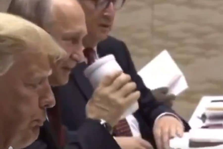 Ужин на G20: Путин пришел со своим термосом (видео)