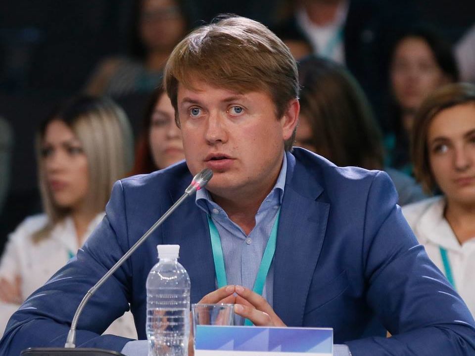 Представитель Зеленского заявил о готовности сменит мандат на метлу