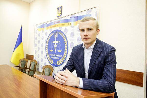Судья Хозсуда города Киева Роман Бойко: подельник продажного судьи Емельянова