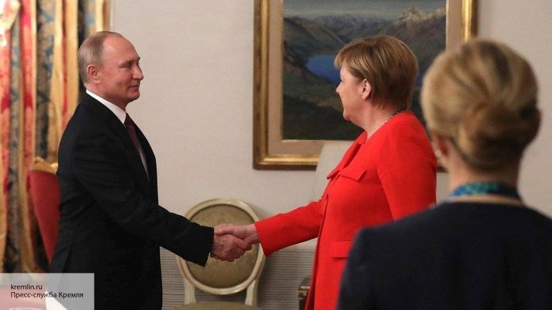 Песков рассказал, о чем будут говорить Путин и Меркель