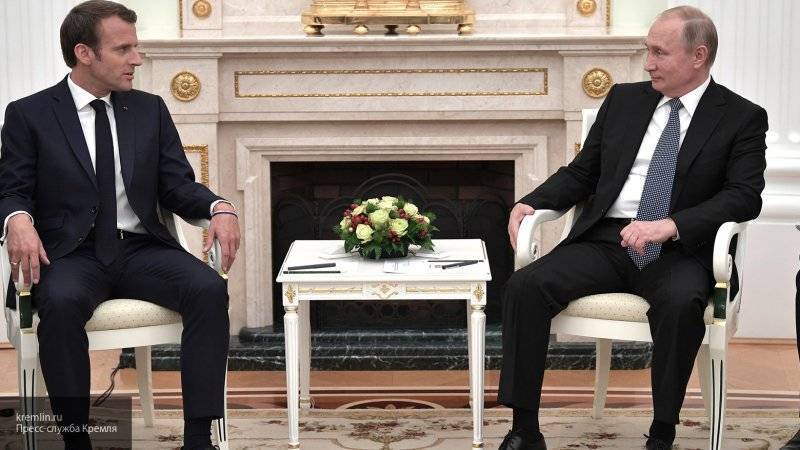 Макрон надеется на встречу с Путиным в "нормандском формате"