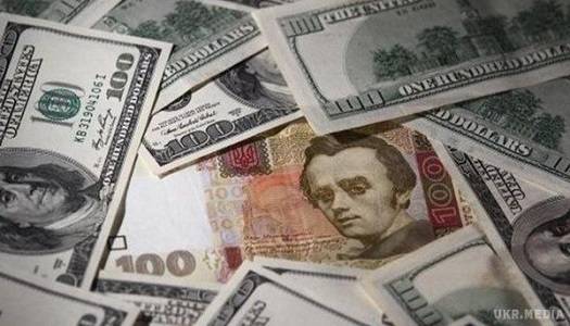 Украинцы гривневые депозиты переводят в валютные