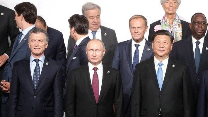 Путин провел встречу в формате РФ-Индия-Китай в рамках G20