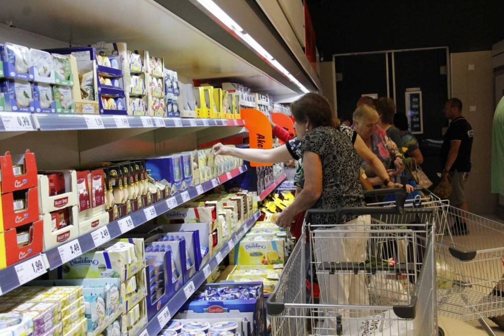 Супермаркет пичкает украинцев плесенью: после такого аппетит испортится навсегда, фото