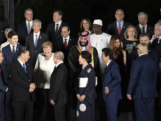 Трамп на G20 расцеловал первую леди Аргентины: похожа на Меланью