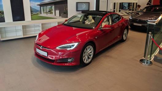 Tesla официально выйдет на авторынок Украины