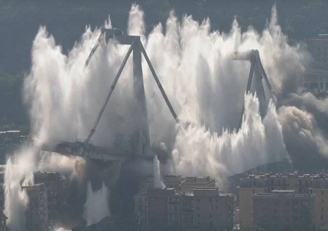 В Генуе взорвали обрушившийся мост (видео)