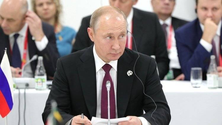 Путин заявил, что Москва не истерит по поводу ежедневного вмешательства Запада в дела РФ