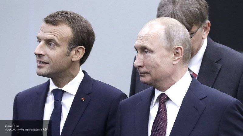 Песков сообщил, что Путин и Макрон обсудили "Нормандский формат"