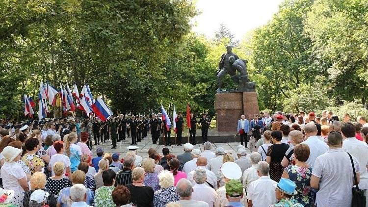 Никто не забыт: в Симферополе почтили память партизан и подпольщиков