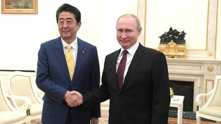 Путин и Абэ на переговорах обсудят заключение мирного договора