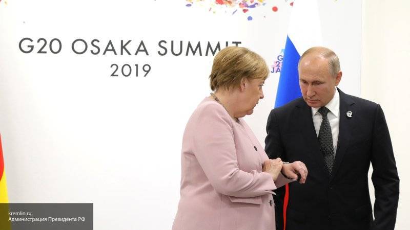 Путин помог растерявшейся Меркель на встрече в Осаке
