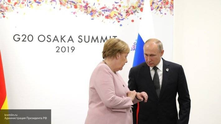 Путин помог растерявшейся на саммите G20 Ангеле Меркель